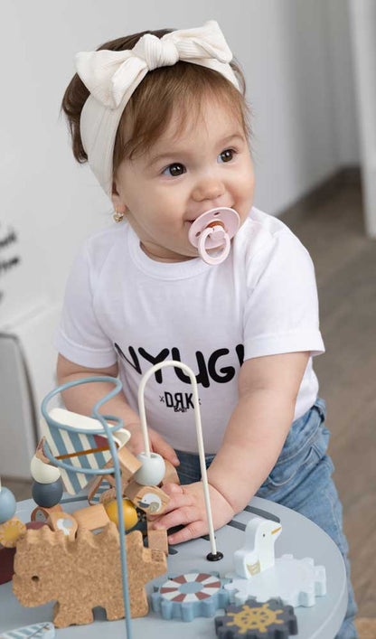 Dorko &quot;Nyugi&quot; mintával nyomot rövid ujjú baba body - Momsy