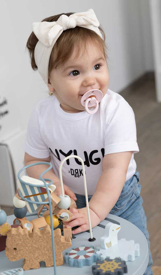 Dorko &quot;Nyugi&quot; mintával nyomot rövid ujjú baba body - Momsy