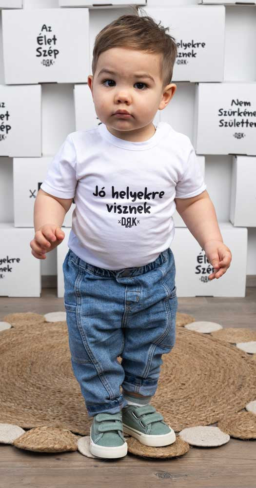 Dorko &quot;Jó helyekre visznek&quot; mintával nyomot rövid ujjú baba body - Momsy