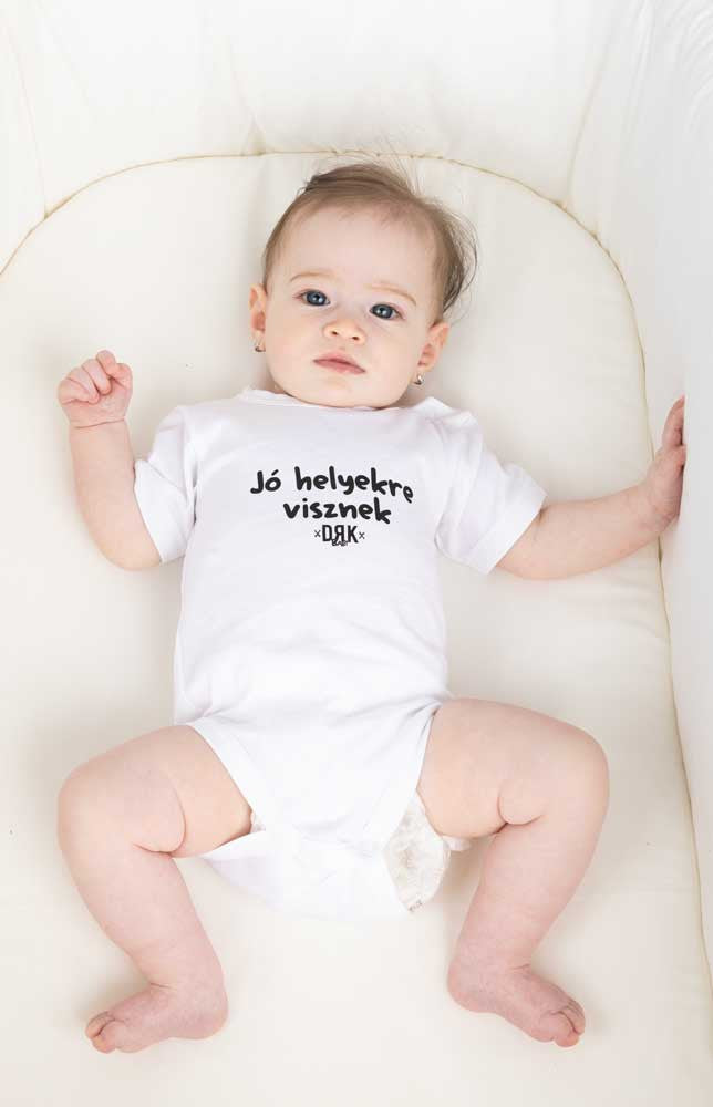 Dorko &quot;Jó helyekre visznek&quot; mintával nyomot rövid ujjú baba body - Momsy