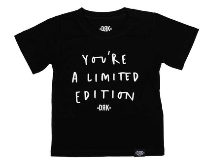 Rövid ujjú póló Dorko DRK &quot;You're a limited edition&quot; mintával - Momsy